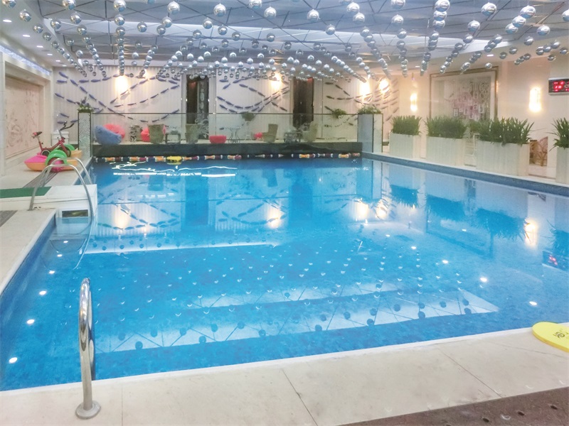 北方室內游泳池如何做到四季恒溫，來看看空氣源熱泵！