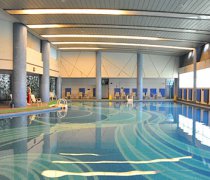 室內游泳館用空氣源熱泵加熱可以嗎？